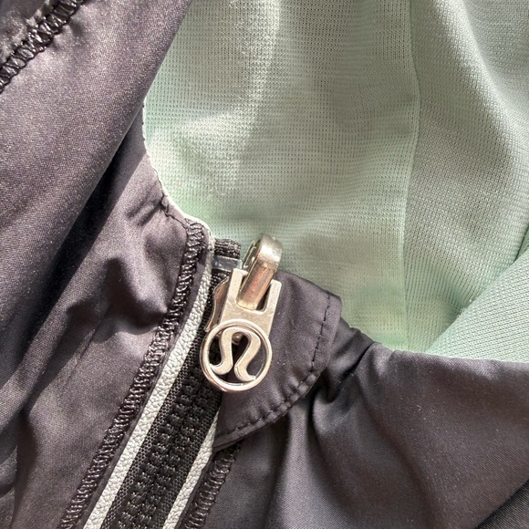 LULULEMON STRIPED RUNNING JACKET - Picture 9 of 12
